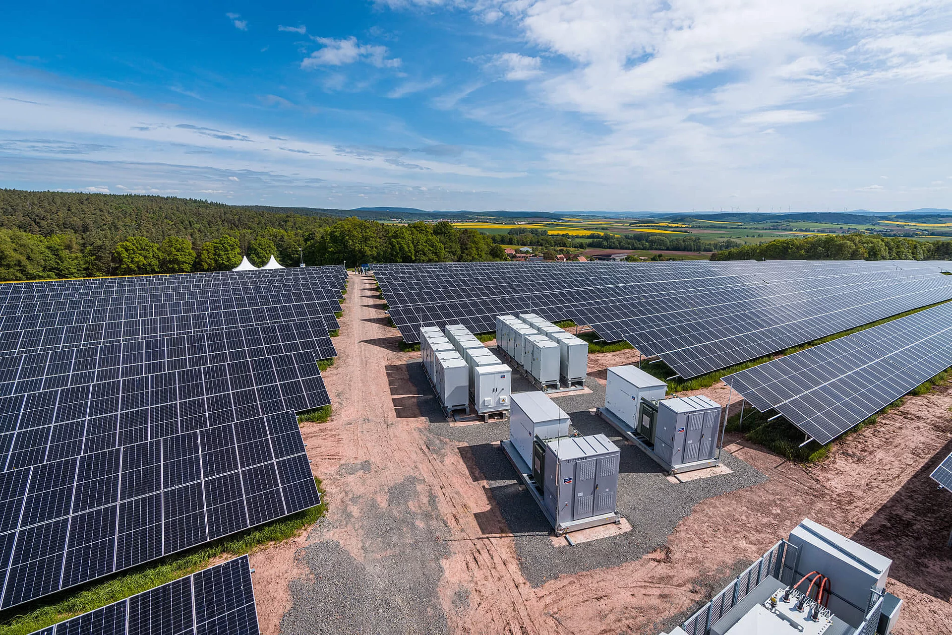 Großspeicher mit PV-Anlage